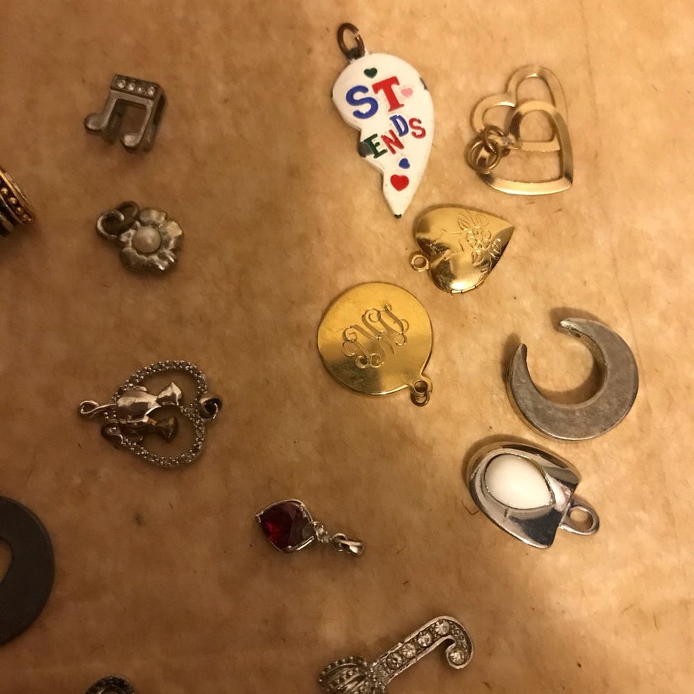 3 for 25.00 Lot of 15 Necklace Charms - Picture 8 of 8
